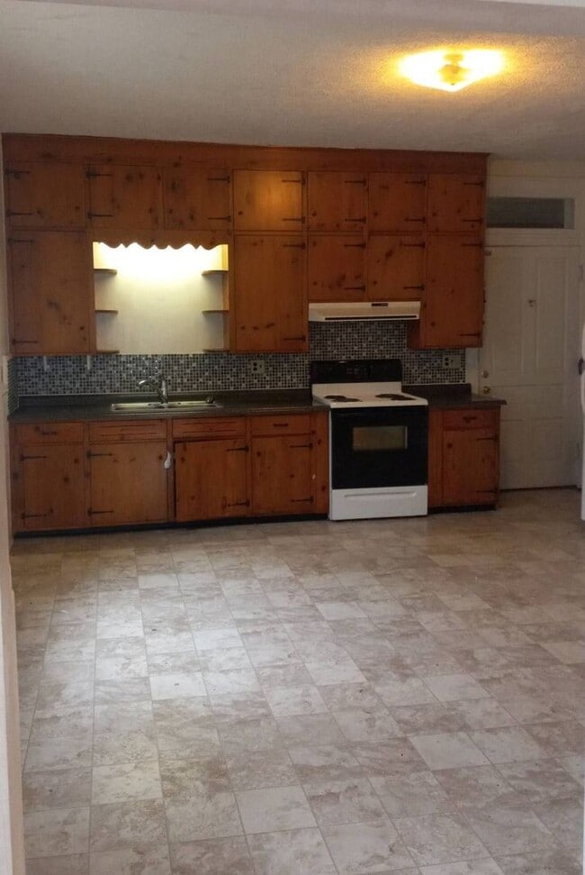 79 W Main St in Fayetteville, PA - Building Photo - Building Photo