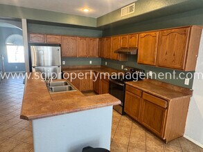 5313 E Hilton Ave in Mesa, AZ - Building Photo - Building Photo