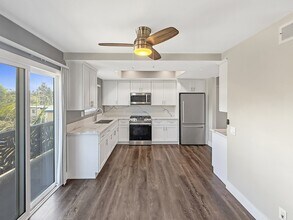 825 Normark Terrace in Vista, CA - Building Photo - Building Photo