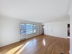 18411 Chagrin Blvd in Shaker Heights, OH - Building Photo - Building Photo