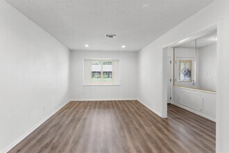 2703 Shakespeare St in Pearland, TX - Building Photo - Building Photo