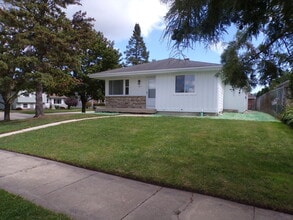 417 Public Service Rd in Waukegan, IL - Building Photo - Building Photo