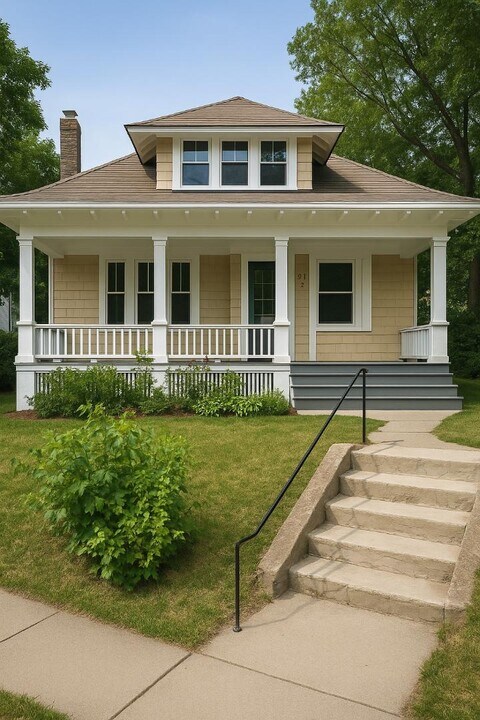 915 E Colvin St in Syracuse, NY - Building Photo