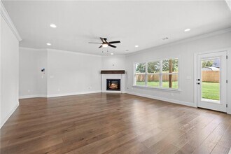 1361 Sessile Oak Wy in Bentonville, AR - Foto de edificio - Building Photo