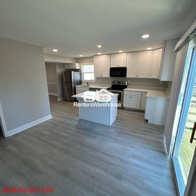 647 Saltzman Rd in Severna Park, MD - Foto de edificio - Building Photo