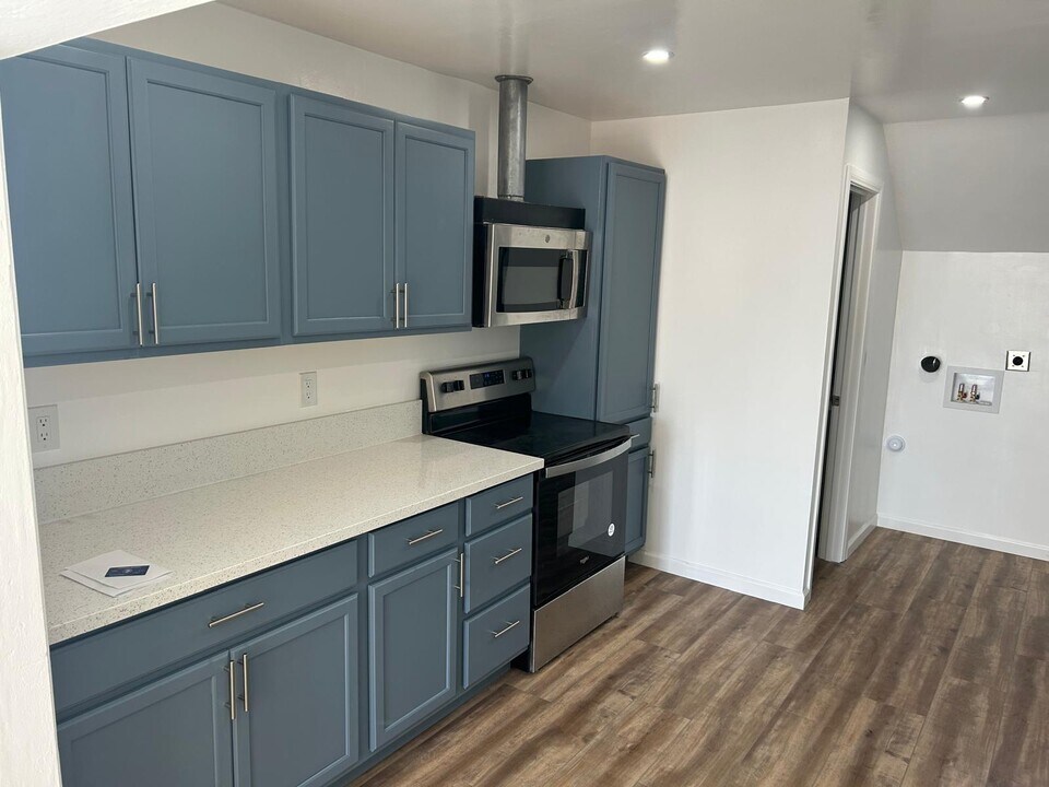998 Monserate Ave in Chula Vista, CA - Building Photo