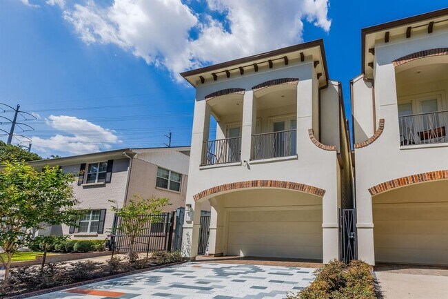 2124 Banks St in Houston, TX - Building Photo - Building Photo