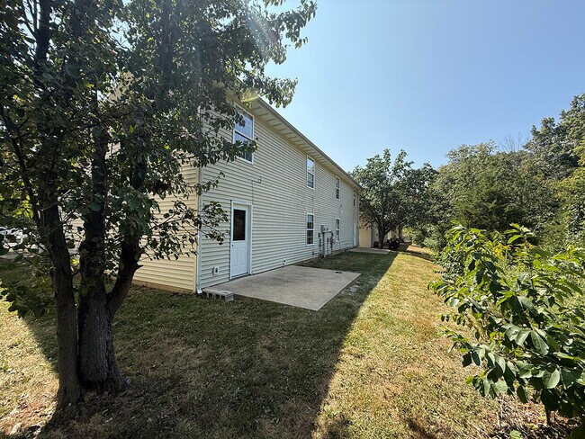 1703 Hanover Blvd in Columbia, MO - Foto de edificio - Building Photo