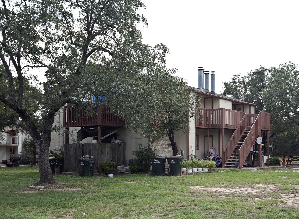 210 Briarwood Dr in Georgetown, TX - Building Photo