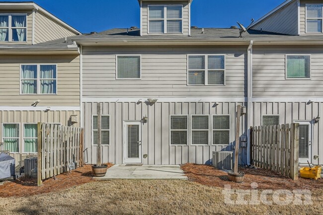 1012 Candela Ln in Smyrna, GA - Foto de edificio - Building Photo