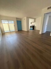 706 S Fir Ave in Inglewood, CA - Building Photo - Interior Photo