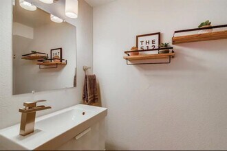 3810 Southway Dr in Austin, TX - Building Photo - Building Photo