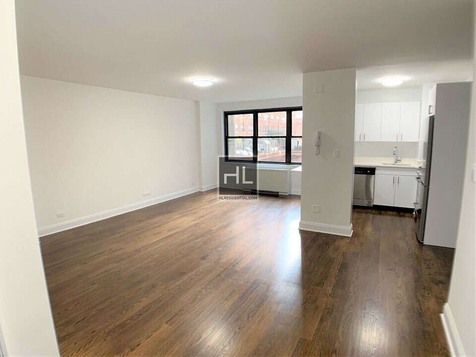 Luxury 5th Avenue 1 Bedroom - Available Now in New York, NY - Building Photo