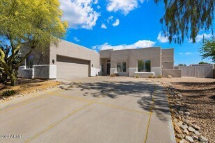11318 E White Feather Ln in Scottsdale, AZ - Building Photo