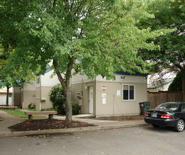 Perga Court in Springfield, OR - Building Photo - Building Photo