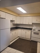 350 Regina St N in Waterloo, ON - Building Photo - Building Photo