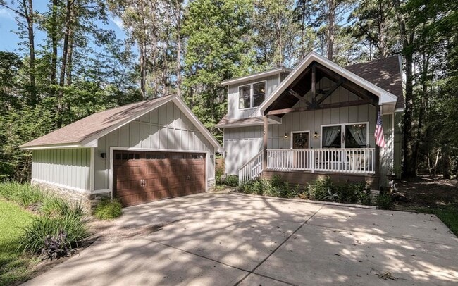 70 Green Tree Dr in Coldspring, TX - Building Photo - Building Photo