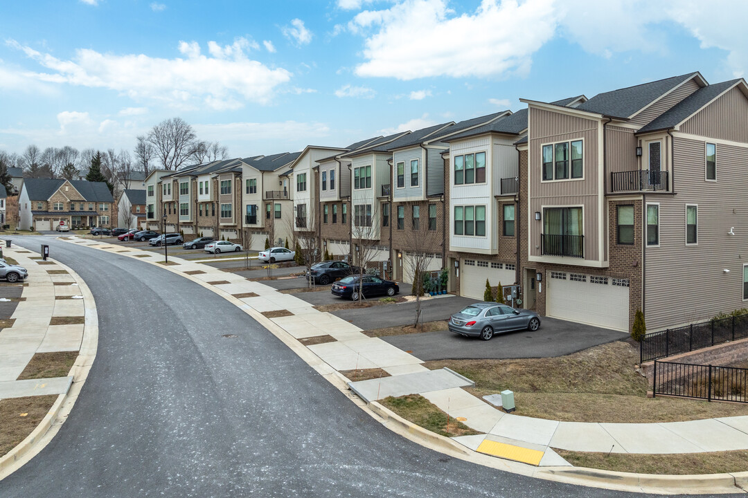 Cedar Creek Singles in Columbia, MD - Building Photo