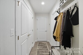 1335 Ashbury St in Charlotte, NC - Building Photo - Building Photo