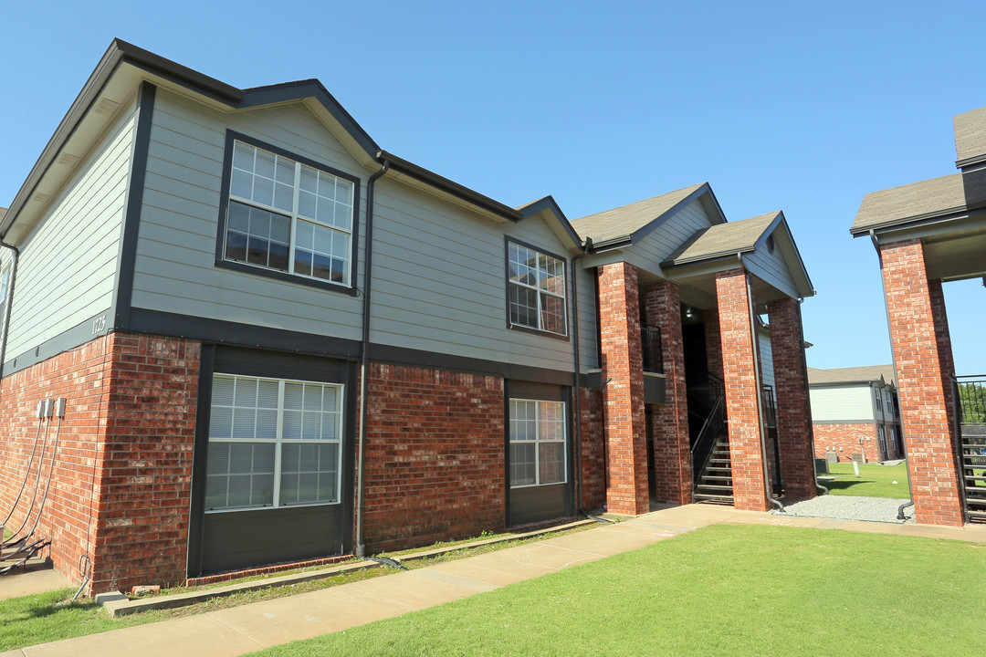 Pryor Creek in Pryor, OK - Building Photo