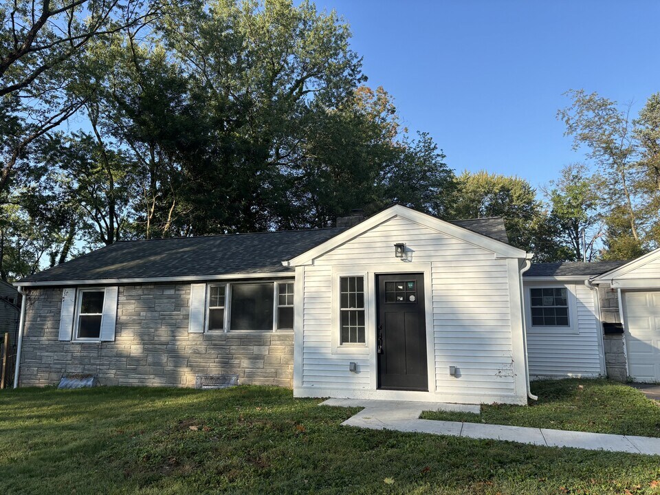 1043 Thrush Ln in Eagleville, PA - Building Photo