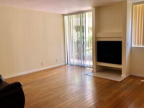 7826 Topanga Canyon Blvd in Canoga Park, CA - Building Photo - Building Photo