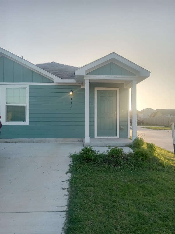 410 Flathead St in Bastrop, TX - Building Photo - Building Photo