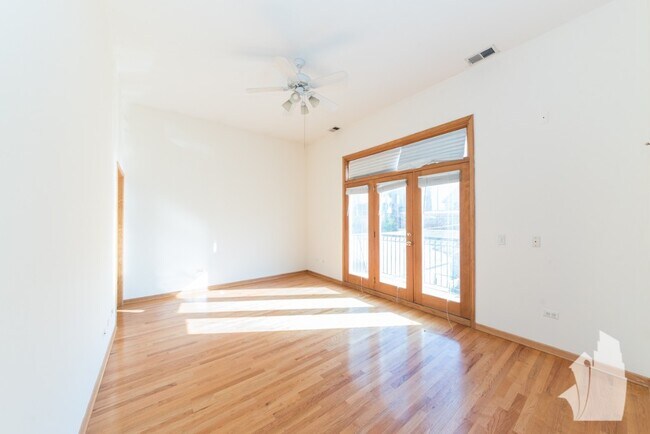 2539 N Southport Ave, Unit 2533-3N in Chicago, IL - Building Photo - Building Photo