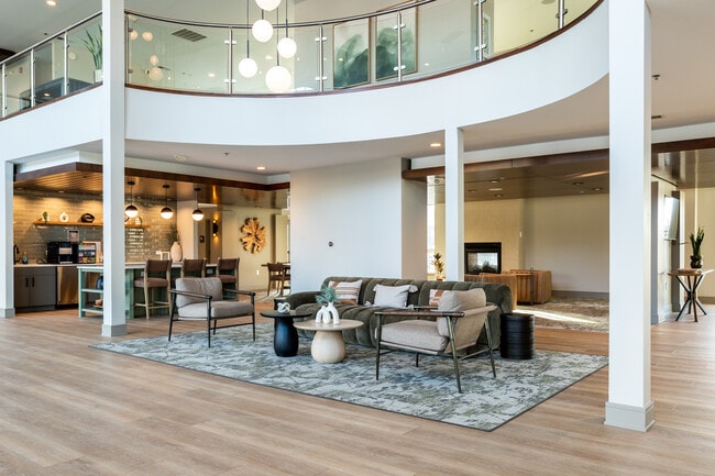 Heights At Linden Square in Gladstone, MO - Foto de edificio - Interior Photo