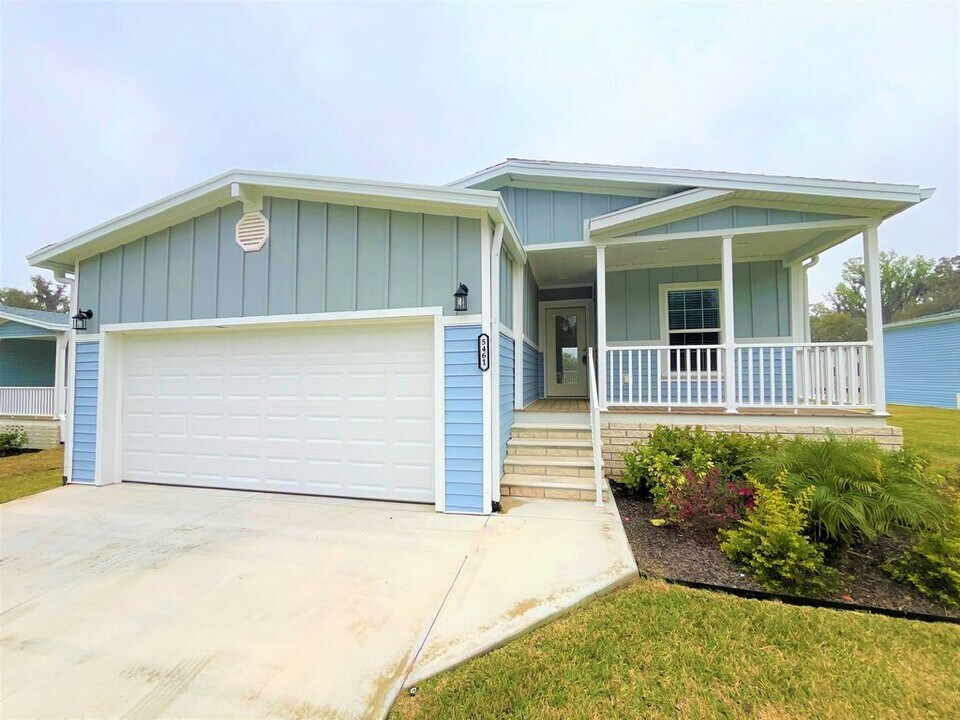 5461 Bahia Wy in Brooksville, FL - Building Photo
