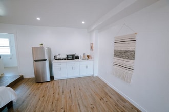 5648 Berkshire Dr in Los Angeles, CA - Building Photo - Building Photo