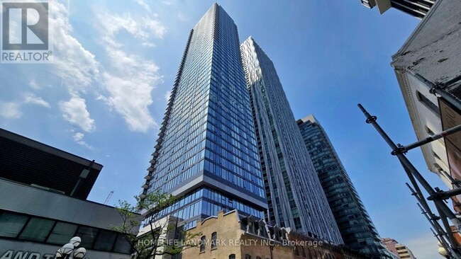 8 Cumberland St in Toronto, ON - Building Photo - Building Photo