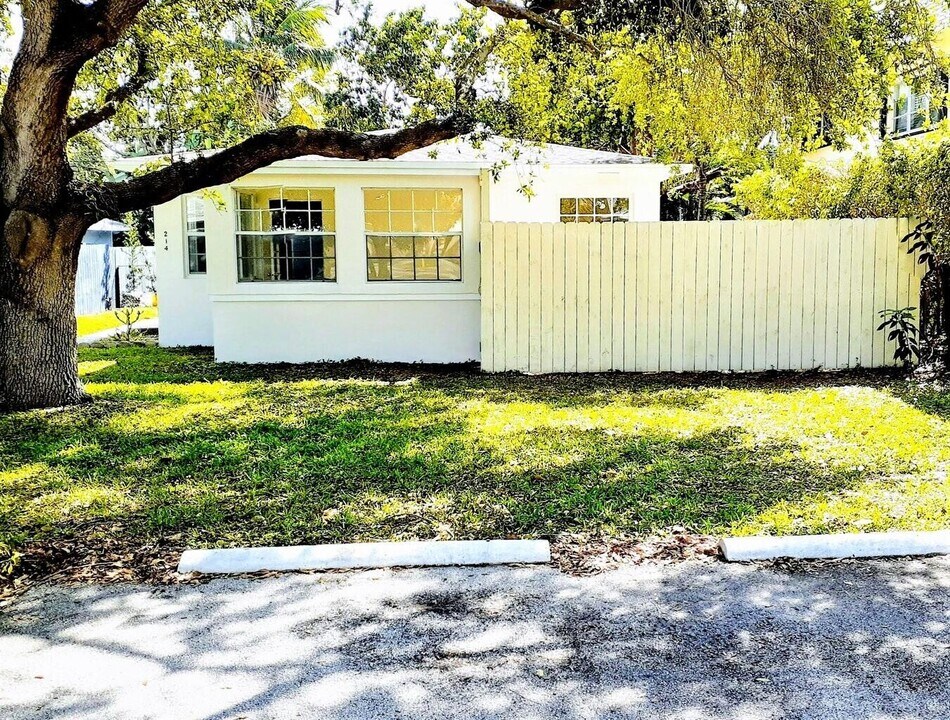 214 NE 11th St in Delray Beach, FL - Building Photo