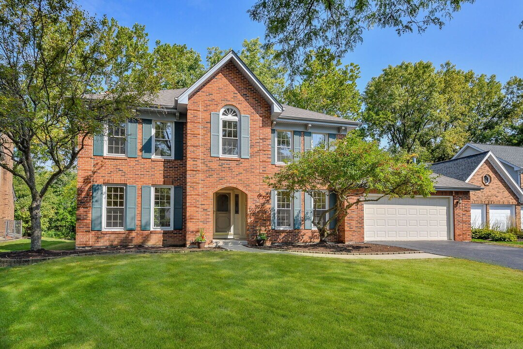 825 Biltmore Ct in Naperville, IL - Building Photo