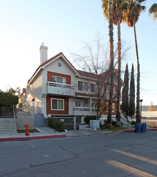 252 W Spazier Ave in Burbank, CA - Building Photo