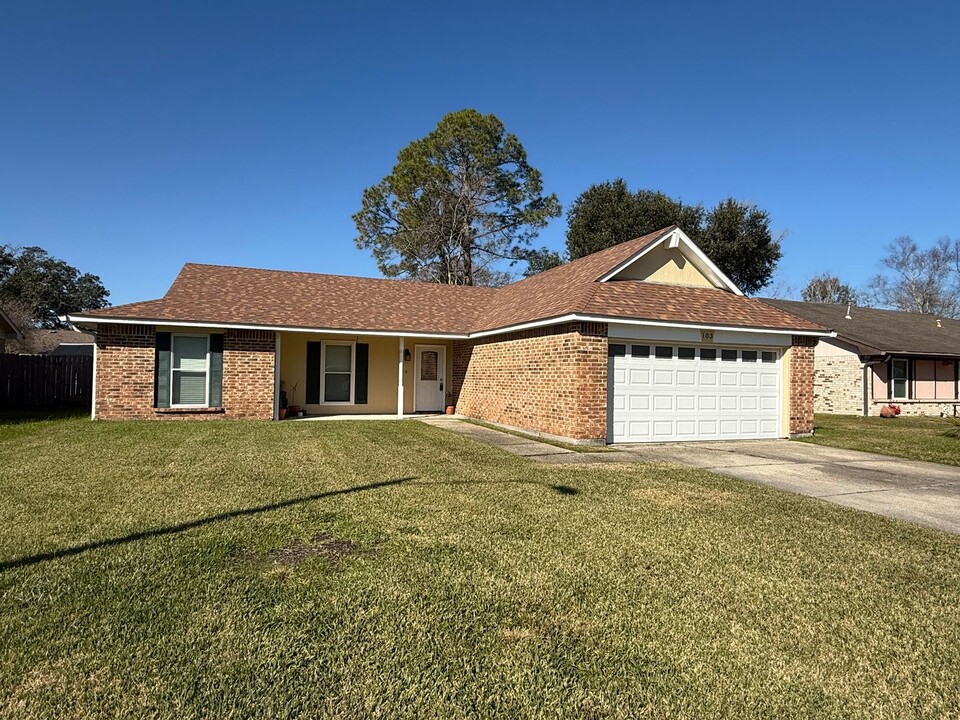 103 Berry Wood Ct in Slidell, LA - Building Photo