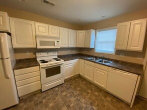 804 E Lincoln Ave in Indianola, IA - Building Photo - Building Photo