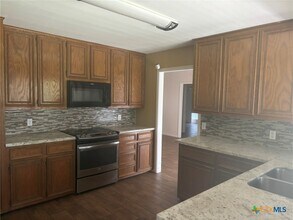 107 Amhurst St in Victoria, TX - Building Photo - Building Photo