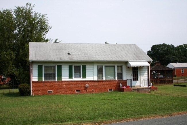 property at 1712 Lyndover Rd