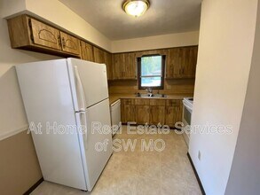 513 E Latoka Ct in Springfield, MO - Building Photo - Building Photo