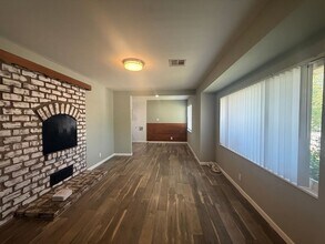 37938 Palm Vista Ave in Palmdale, CA - Building Photo - Building Photo