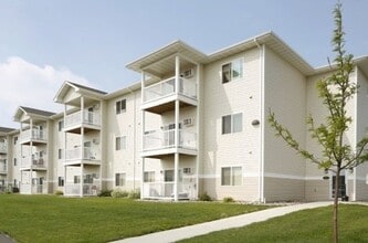 Southwood Apartments in Minot, ND - Building Photo - Building Photo