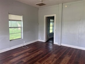 613 Harrison Ln in Wharton, TX - Building Photo - Building Photo