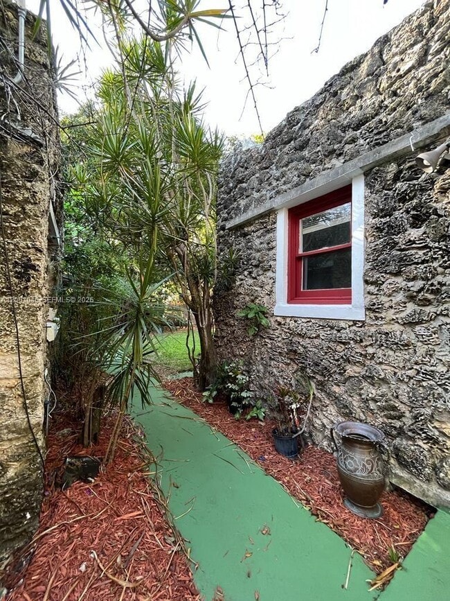 8238 NE 9th Ave in Miami, FL - Building Photo - Building Photo