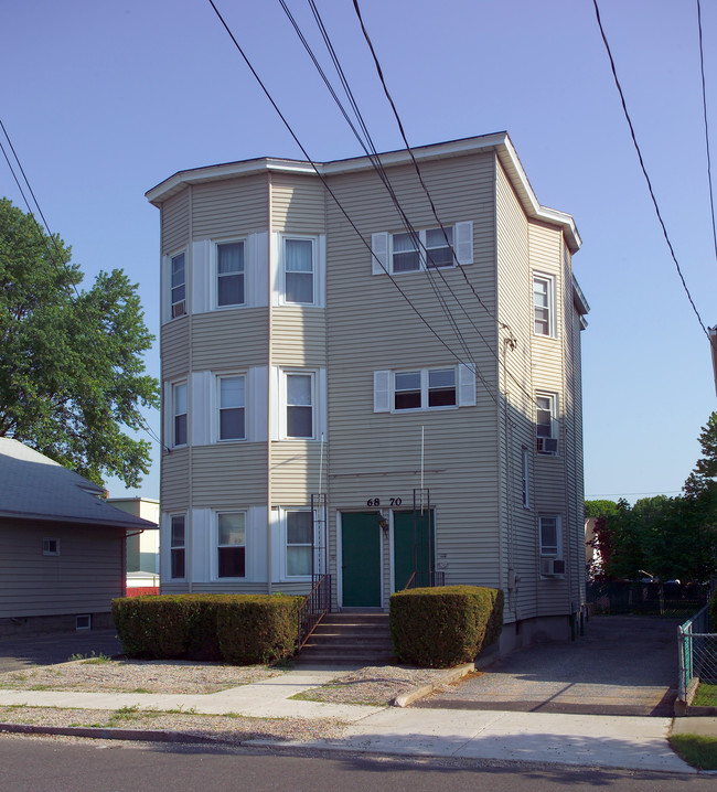 68-70 Mary St in Chicopee, MA - Foto de edificio - Building Photo