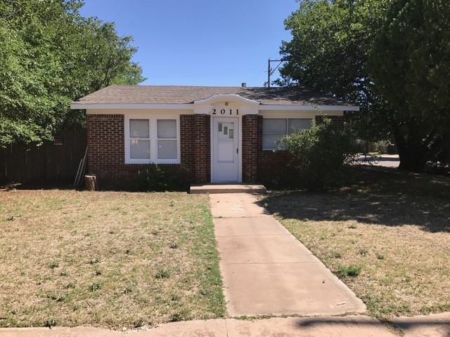 2011 26th St in Lubbock, TX - Building Photo