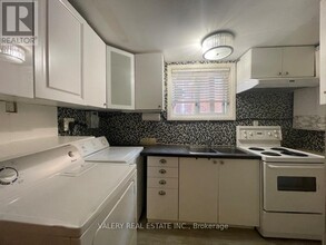 176 Fennell Ave E in Hamilton, ON - Building Photo - Building Photo