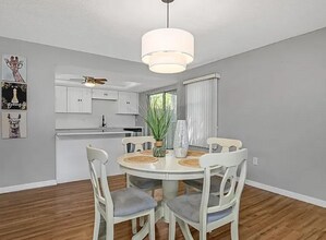 3538 Silver Pine Ct in Sarasota, FL - Building Photo - Building Photo