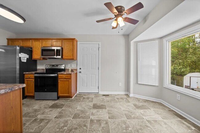 1213 Butterwood Cir in Fayetteville, NC - Building Photo - Building Photo