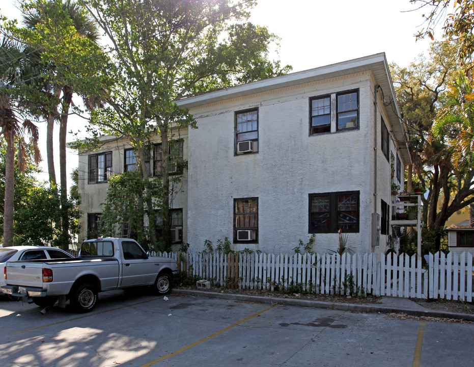 1801 Riverview Dr in Melbourne, FL - Foto de edificio
